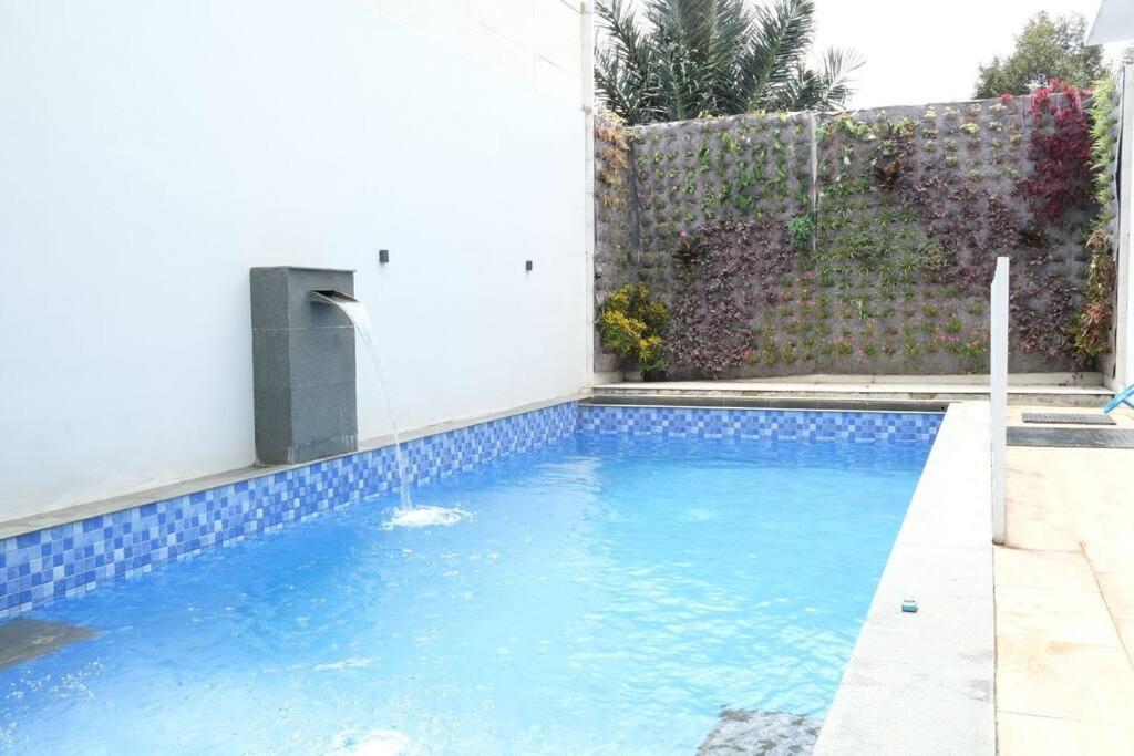 Villa 55 With Pool, Karaoke And Rooftop Богор Экстерьер фото